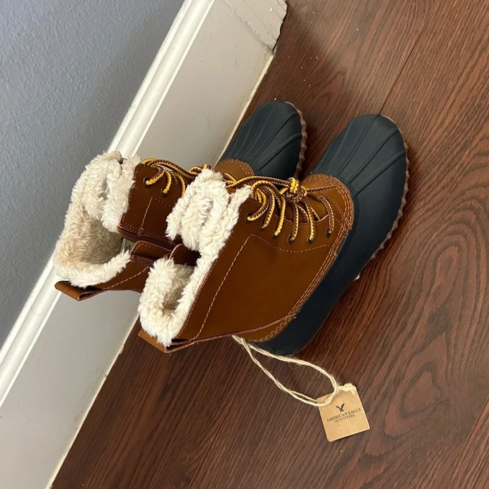American Eagle Womens Sherpa Lined Duck Boots Brown Navy Blue Lace Up Size 5 NEW